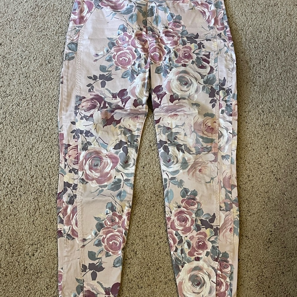 HUE Floral Skinny Leg Pull on pants!  Size XL - Picture 7 of 9